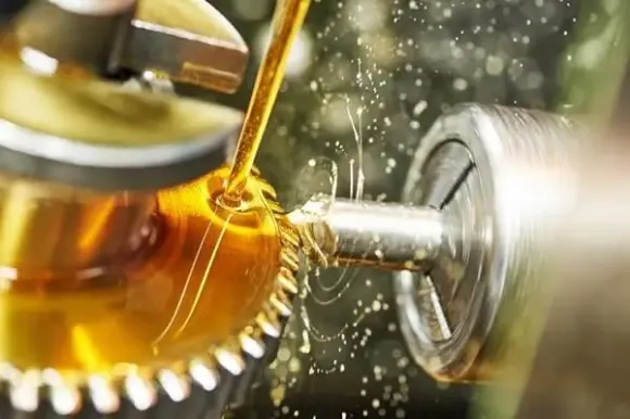 Cách Kéo Dài Tuổi Thọ Máy Móc Bằng Dầu Nhớt Chất Lượng Cao